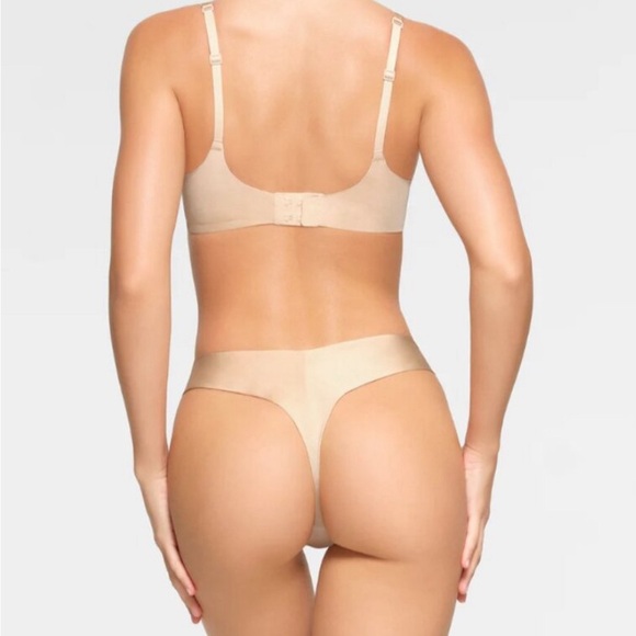 Skims Women’s Ultimate Collection Push-Up Plunge Bra in Sand - Size:36DD - Picture 5 of 8